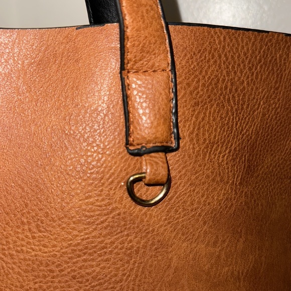 BEAUTIFUL BROWN LEATHER CARRY ALL! A MUST HAVE!! - Picture 11 of 14